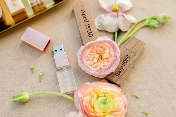 Flash Drive คริสตัล พร้อมกล่อง Premium สั่งทำ ขั้นต่ำน้อย ยอดนิยมปี 2022
