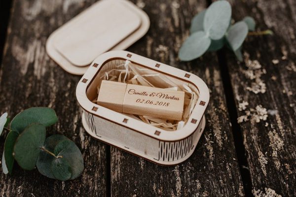 Flash Drive ไม้ พร้อมกล่อง พรีเมี่ยม สั่งผลิต ส่งเร็ว ส่งฟรี ขายดีอันดับ 1